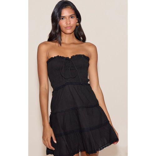 Robe bustier droite froncée à détail brodés - PrettyLittleThing - Modalova