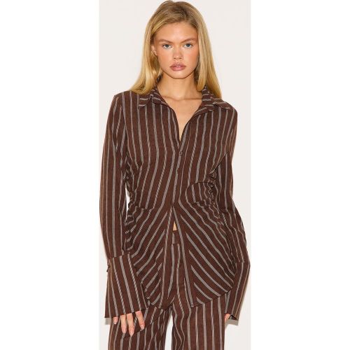 Chemise ajustée asymétrique à manchettes larges - PrettyLittleThing - Modalova