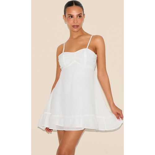 Petite Robe droite fluide en mousseline de soie blanche à bretelles fines - PrettyLittleThing - Modalova