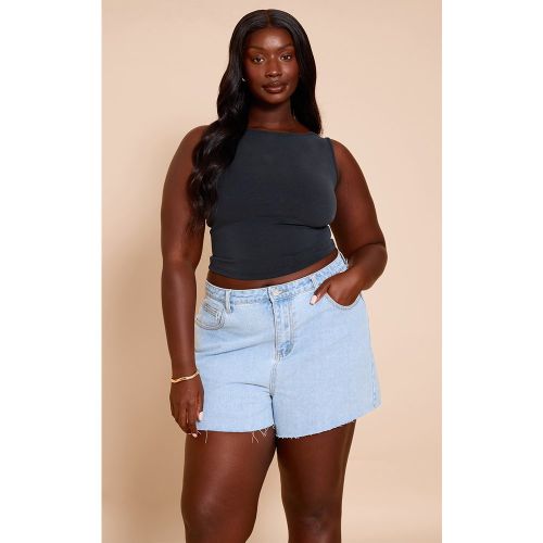 Plus Mini short en jean à ourlet élimé | Taille 48 - PrettyLittleThing - Modalova