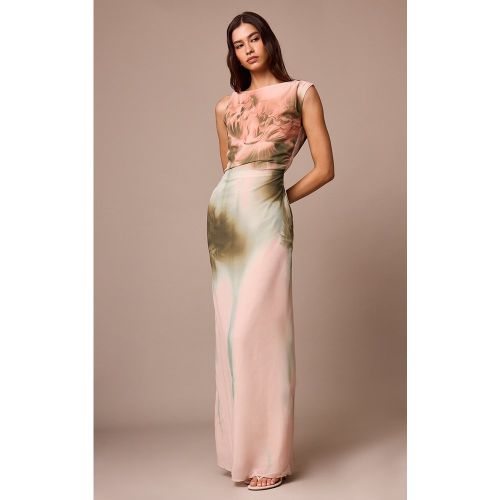 Robe longue en mousseline de soie fleurie froncée - PrettyLittleThing - Modalova