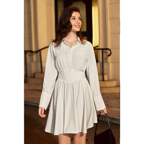 Robe courte à col de chemise et taille cintrée avec manches longues - CUPSHE - Modalova