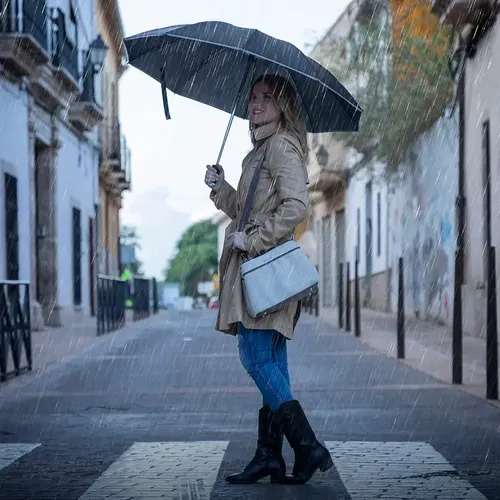 Parapluie pliable à fermeture inversée avec led Folbrella - InnovaGoods - Modalova