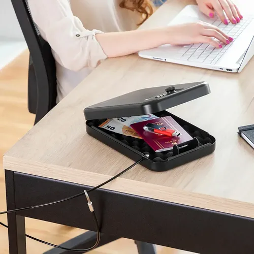 Coffre-fort portable avec câble de sécurité Prisaven - InnovaGoods - Modalova