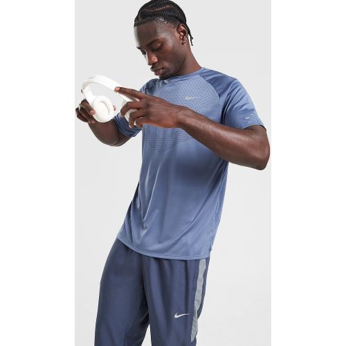 Nike T-shirt Stride - Bleu, Bleu - Nike - Modalova