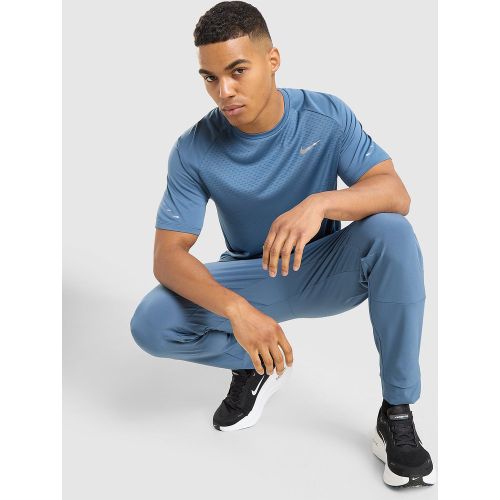 Nike T-shirt Stride - Bleu, Bleu - Nike - Modalova