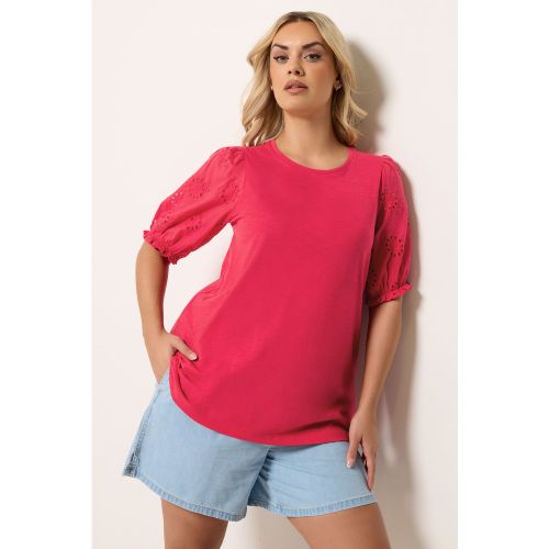Tshirt En Broderie Anglaise Rouge Size 58-60 - Yours - Modalova