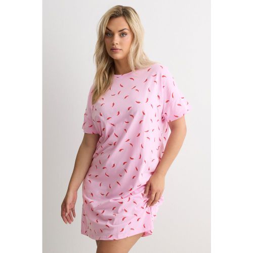 Chemise De Nuit Rose Forme Tshirt À Motifs Piment Size 50-52 - Yours - Modalova