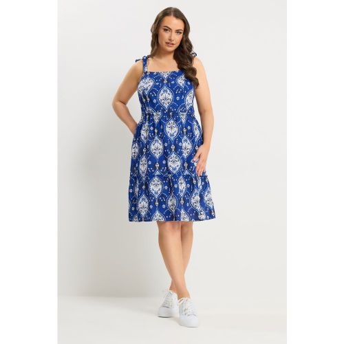 Robe Smockée En Lin Imprimé Bandana Bleu Cobalt Size 58-60 - Yours - Modalova