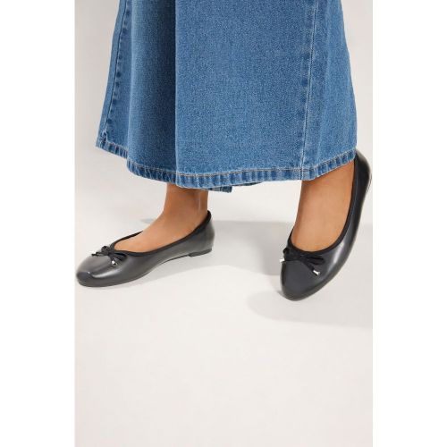 Faux Leather Ballet Flats In Wide E & Extra Wide Eee Fit Size 40EEE - Yours - Modalova