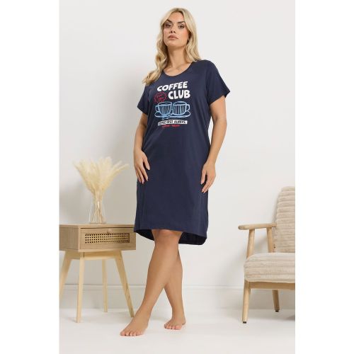 Chemise De Nuit Bleu Marine À Ourlet Asymétrique « Coffee Club » Size 50-52 - Yours - Modalova