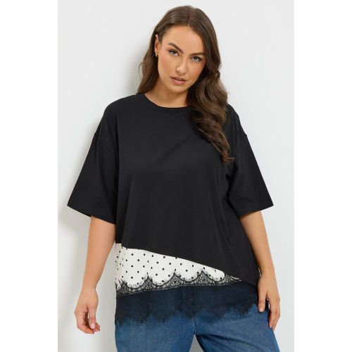 Tshirt Noir À Pois En Coton Avec Ourlet En Dentelle Satinée Size 48 - Yours - Modalova