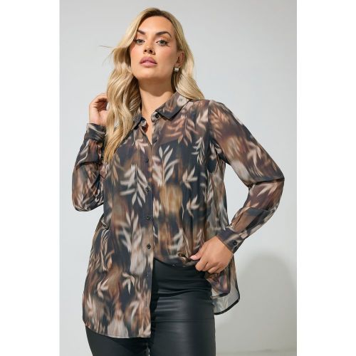 Chemise Marron À Motif Floral Abstrait Size 52 - Yours London - Modalova