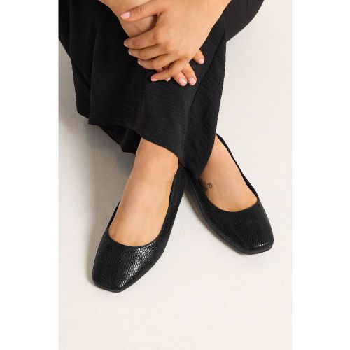 Ballerines Noires Effet Peau De Serpent À Bout Carré, Coupe Extralarge Eeesize 40EEE - Yours - Modalova