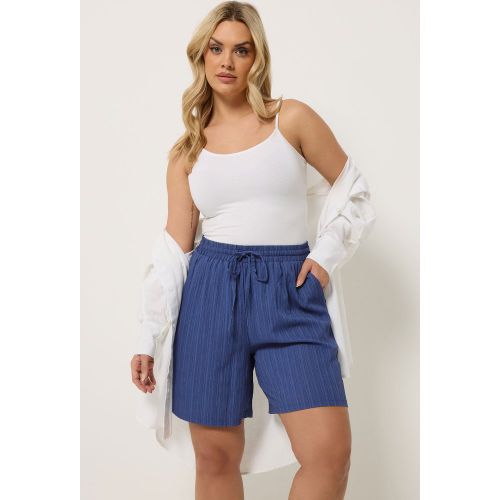 Short En Tissu Texturé Bleu Denim Size 62-64 - Yours - Modalova