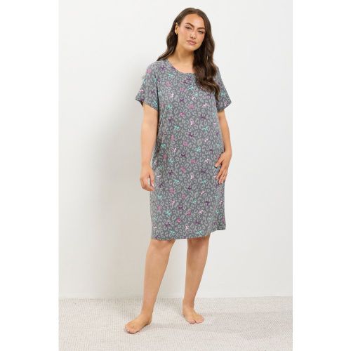 Chemise De Nuit Grise À Imprimé Léopard Au Toucher Doux Avec Nœud Et Patte De Boutonnage Size 54-56 - Yours - Modalova