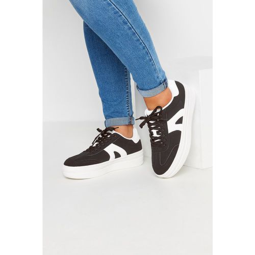 Black Retro Platform Trainers In Wide E Fit - Yours - Modalova