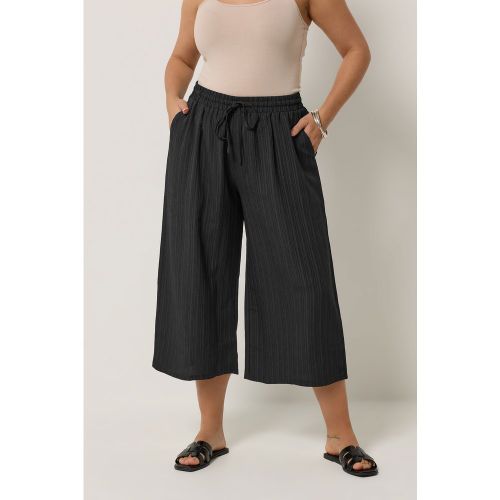Pantalon Court Texturé Noir Size 42 - Yours - Modalova