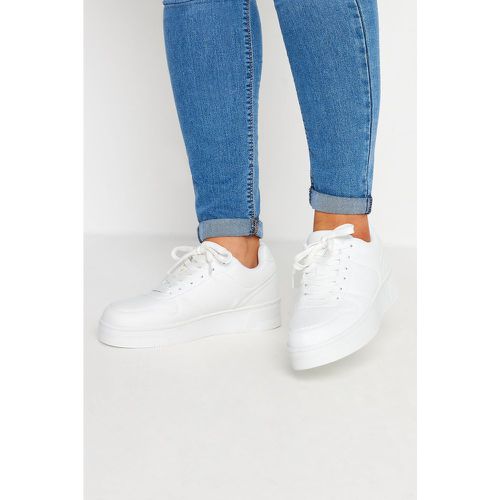 White Chunky Lace Up Trainer In Wide E Fit - Yours - Modalova