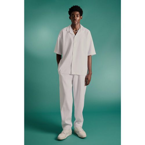 Ensemble oversize avec chemise plissée à manches courtes et pantalon droit - S - Boohooman - Modalova