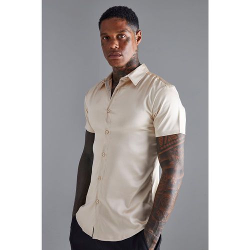 Chemise satinée cintrée à manches courtes - M - Boohooman - Modalova