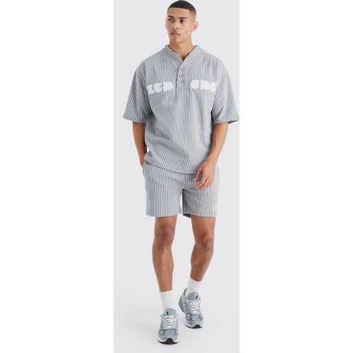Ensemble oversize de baseball à rayures fines avec polo et short - M - Boohooman - Modalova