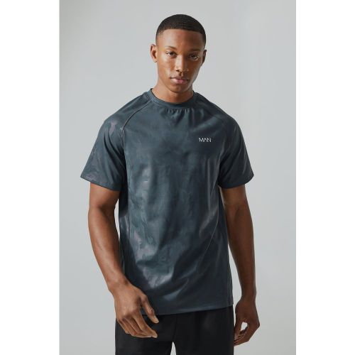 T-shirt de sport à imprimé camouflage - MAN Active - L - Boohooman - Modalova