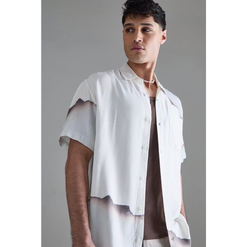 Short Sleeve Oversized Viscose Burnt Paper Shirt - Boohooman - Modalova