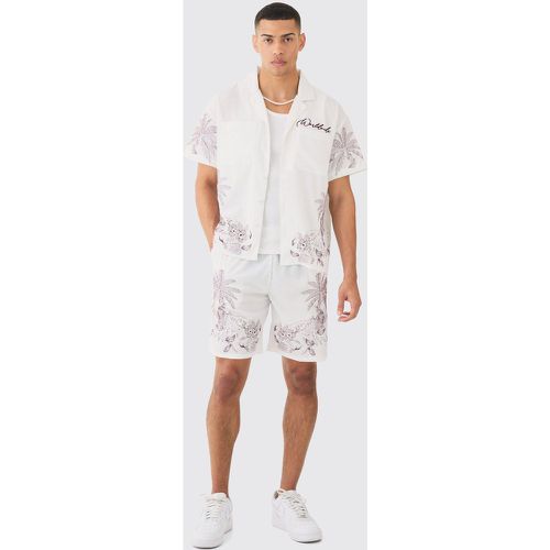 Ensemble en tissu crêpe à broderie avec chemise et short - L - Boohooman - Modalova