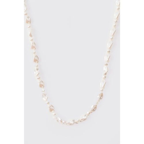 Shine Beaded Necklace In White - Boohooman - Modalova
