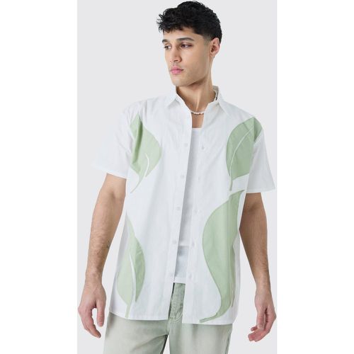 Short Sleeve Oversized Poplin Leaf Applique Shirt - Boohooman - Modalova