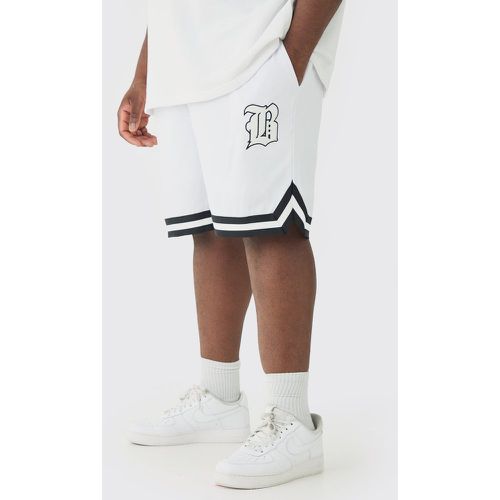 Grande taille - Short de basket large en mesh à écusson B - XXXL - Boohooman - Modalova