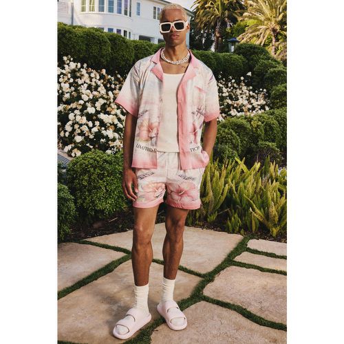 Ensemble satiné avec chemise oversize à manches courtes et short - S - Boohooman - Modalova