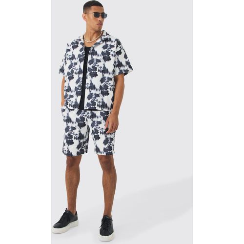 Ensemble à imprimé abstrait avec chemise et short - S - Boohooman - Modalova