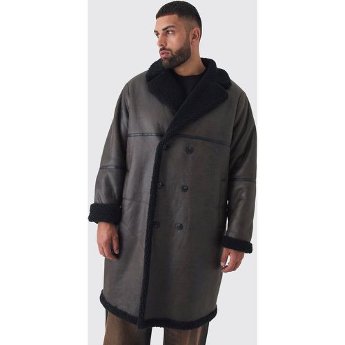 Grande taille - Veste longue croisée aviateur en brun foncé - XXXL - Boohooman - Modalova