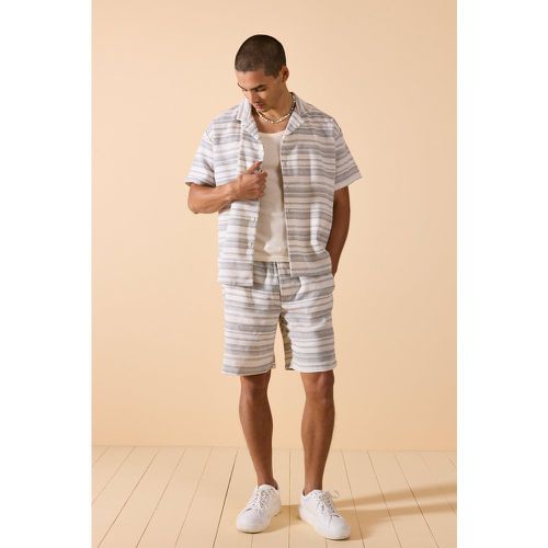 Ensemble rayé avec chemise à manches courtes et short - S - Boohooman - Modalova