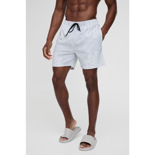 Short de bain mi-long à imprimé bandana - S - Boohooman - Modalova
