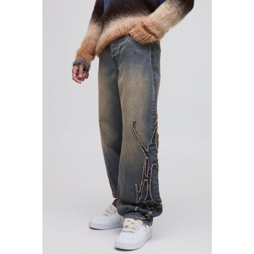 Jean large délavé à écussons - 28R - Boohooman - Modalova