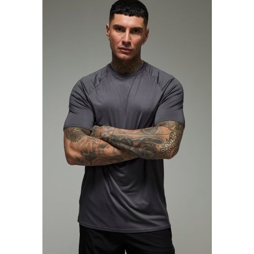 Tall - T-shirt de sport léger à manches raglan - MAN Active homme - 2XL - Boohooman - Modalova