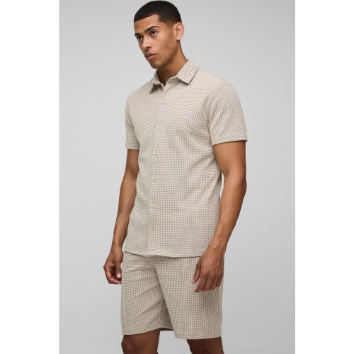 Ensemble avec chemise cintrée à manches courtes et short confort - S - Boohooman - Modalova