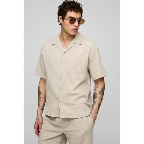 Ensemble oversize texturé avec chemise à manches courtes et short - S - Boohooman - Modalova