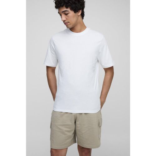 Ensemble avec t-shirt brodé et short cargo - MAN - S - Boohooman - Modalova