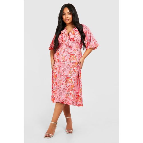 Grande Taille - Robe Portefeuille Fleurie À Volants - 46 - boohoo - Modalova