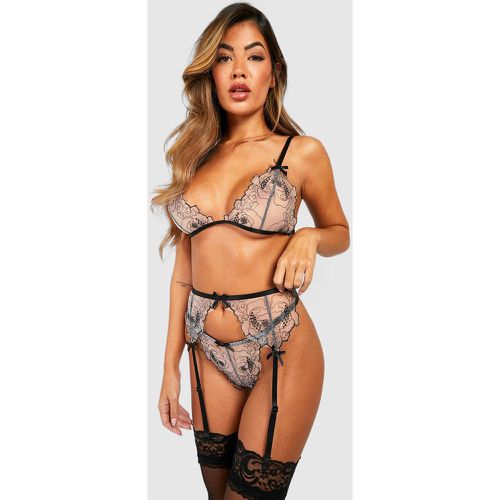 Ensemble De Lingerie Fleuri Avec Bralette, String Et Porte-Jarretelles - M - boohoo - Modalova