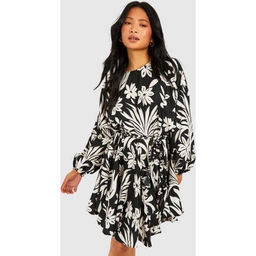 Petite" - Robe Fleurie À Ceinture - 40 - boohoo - Modalova