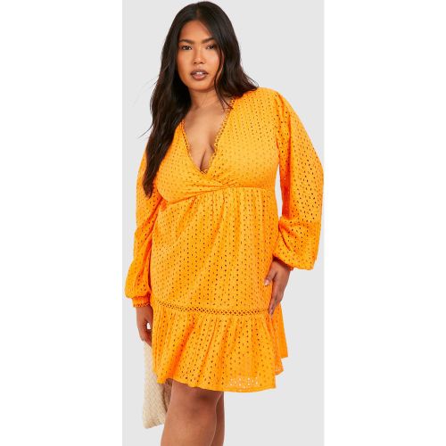 Grande Taille - Robe Babydoll Brodée À Col V Et Manches Longues - 44 - boohoo - Modalova