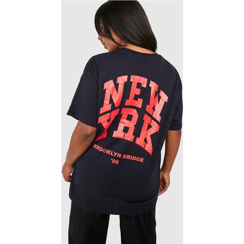 Plus" New York Back Print T-Shirt - boohoo - Modalova