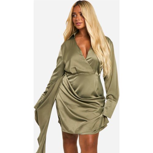 Grande Taille - Robe Portefeuille Drapée Satinée - 44 - boohoo - Modalova