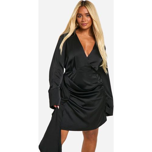 Grande Taille - Robe Portefeuille Drapée Satinée - 46 - boohoo - Modalova