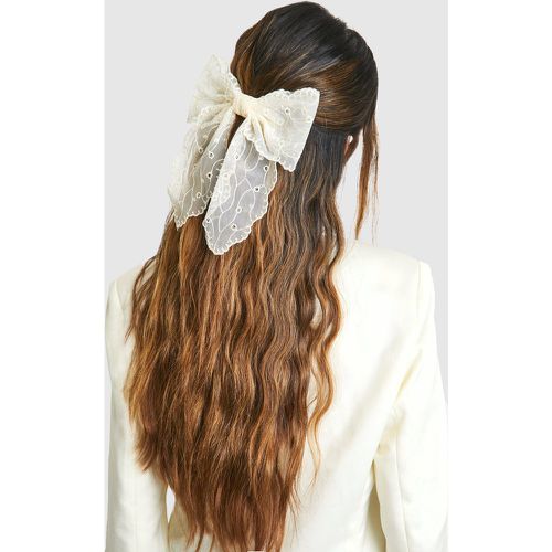 Oversized Lace Hair Bow Clip - boohoo - Modalova